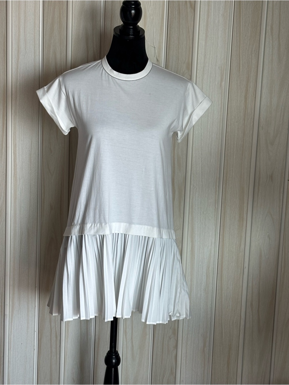 Brunello Cucinelli White Tee with Contrast Silver Stitching